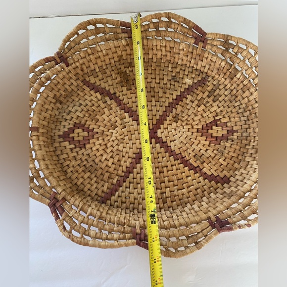 Larger Scalloped Edge Vintage Basket Tray 16 1/2” - Picture 3 of 9